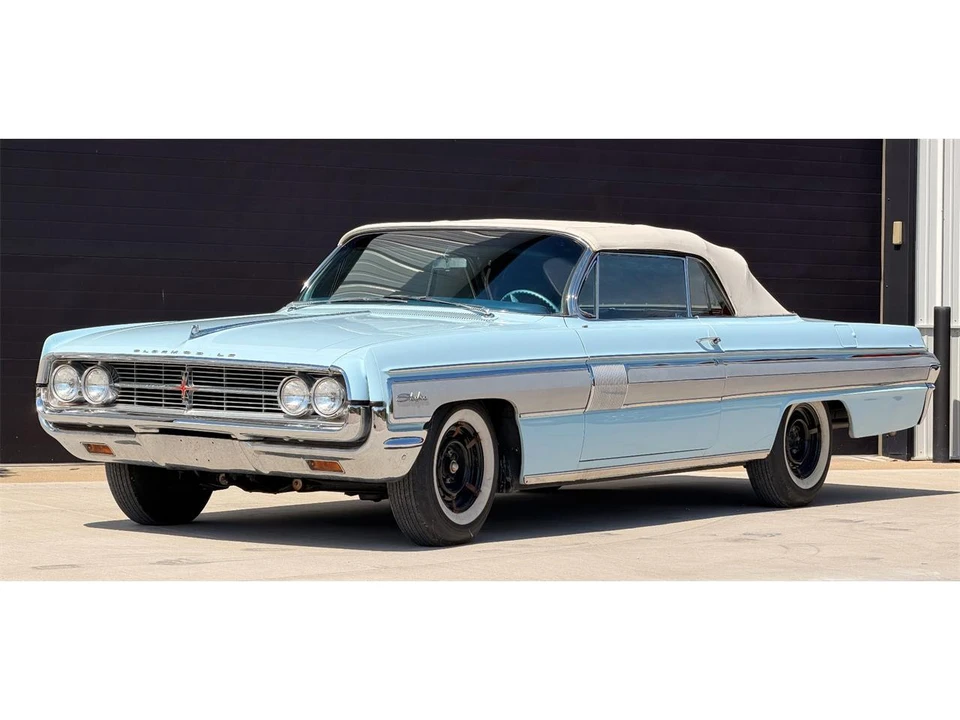 1962 Oldsmobile Starfire - Image 2 of 31