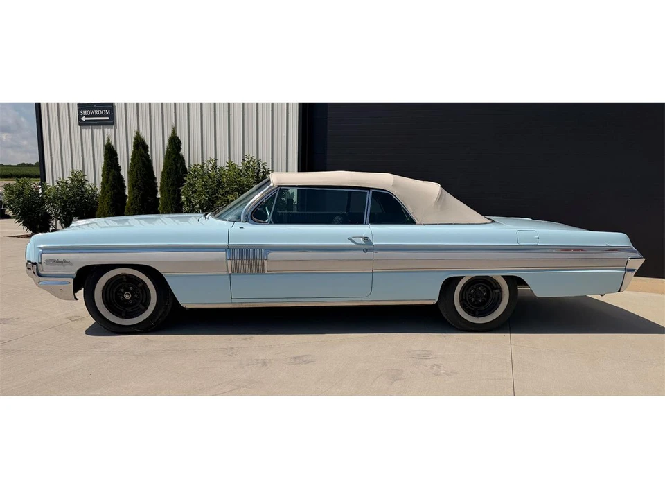 1962 Oldsmobile Starfire - Image 3 of 31
