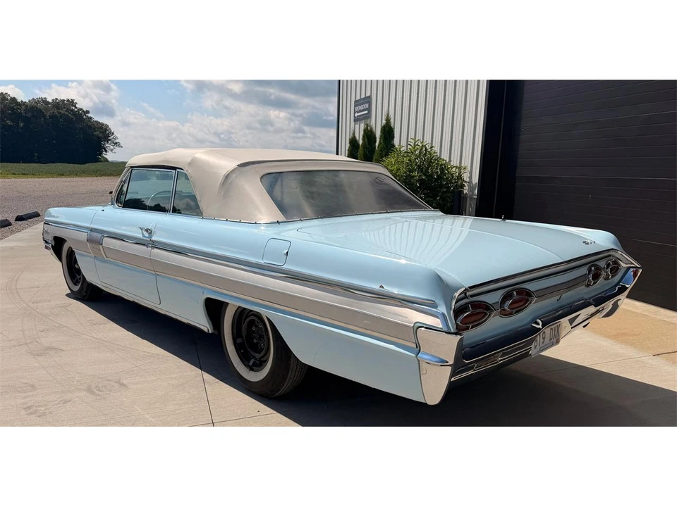 1962 Oldsmobile Starfire - Image 5 of 31