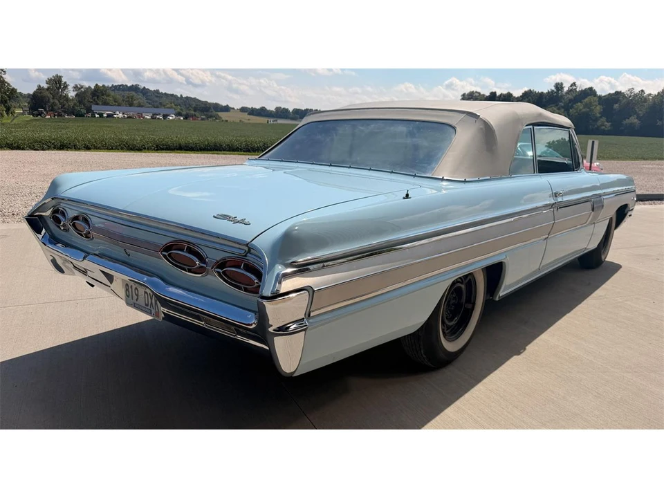 1962 Oldsmobile Starfire - Image 8 of 31