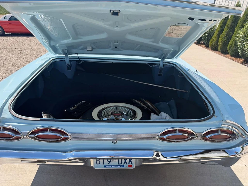 1962 Oldsmobile Starfire - Image 12 of 31