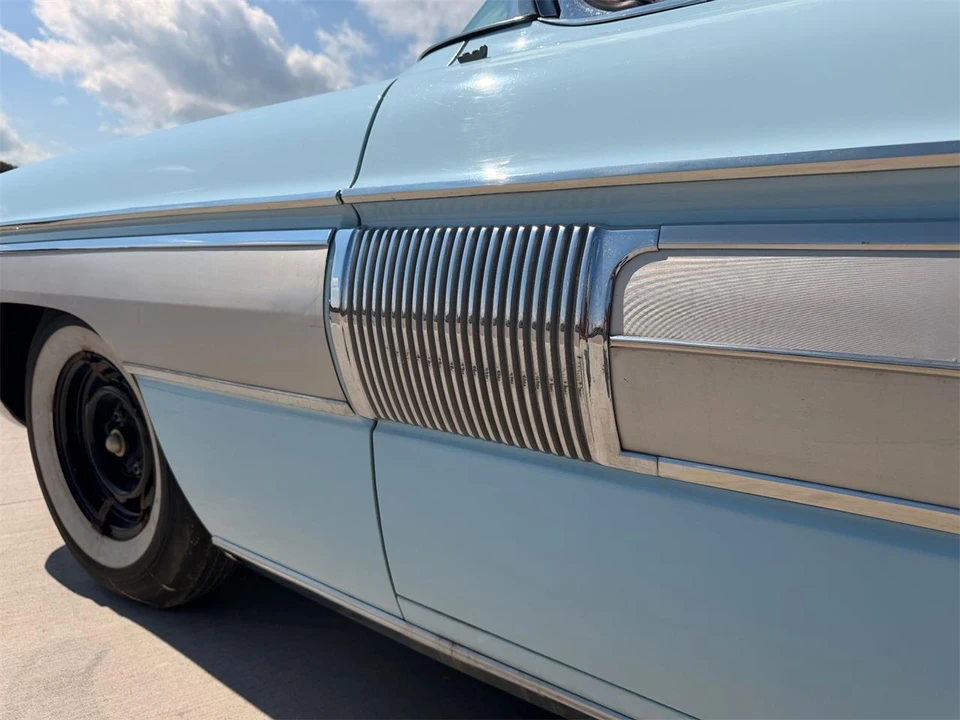 1962 Oldsmobile Starfire - Image 18 of 31