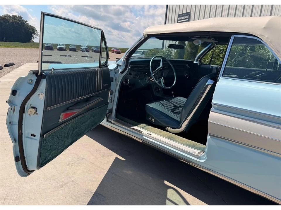 1962 Oldsmobile Starfire - Image 23 of 31