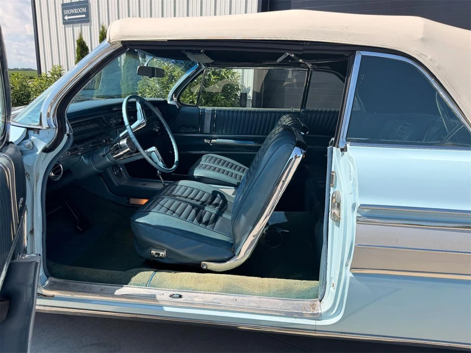 1962 Oldsmobile Starfire - Image 24 of 31