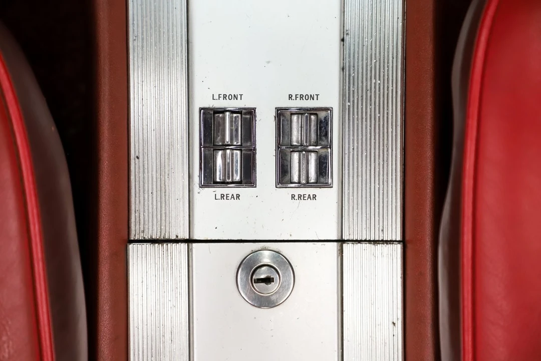1962 Oldsmobile Starfire - Image 25 of 31