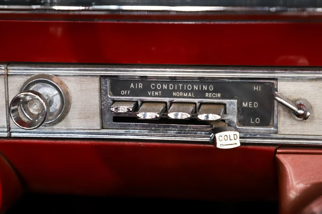 1962 Oldsmobile Starfire - Image 19 of 31