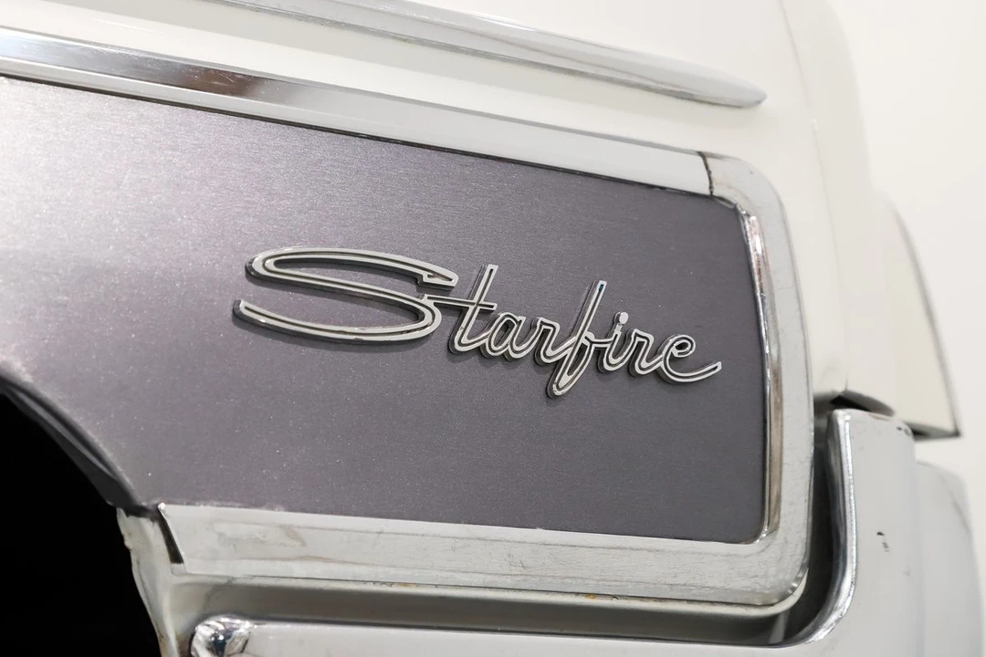 1962 Oldsmobile Starfire - Image 11 of 31