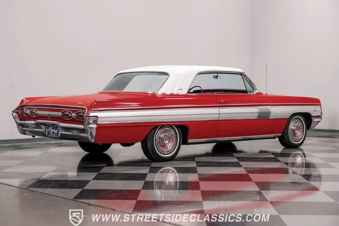 1962 Oldsmobile Starfire - Image 10 of 12