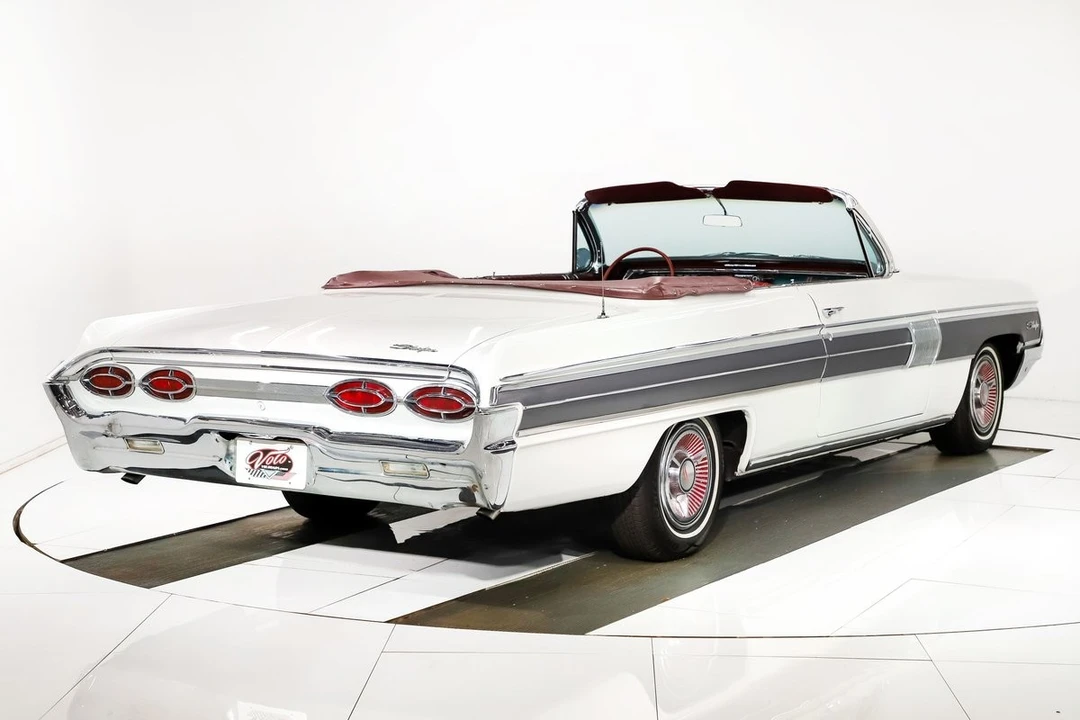 1962 Oldsmobile Starfire - Image 27 of 31