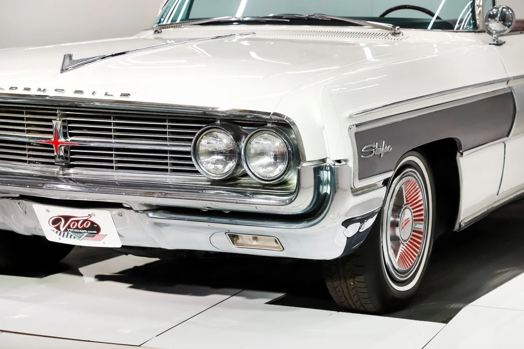 1962 Oldsmobile Starfire - Image 24 of 31