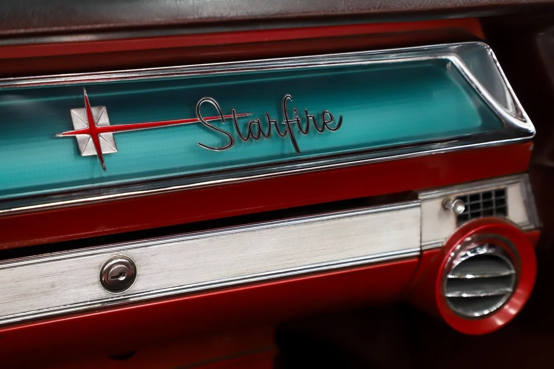 1962 Oldsmobile Starfire - Image 30 of 31