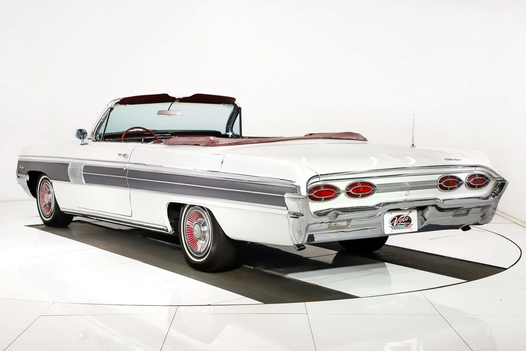 1962 Oldsmobile Starfire - Image 7 of 31