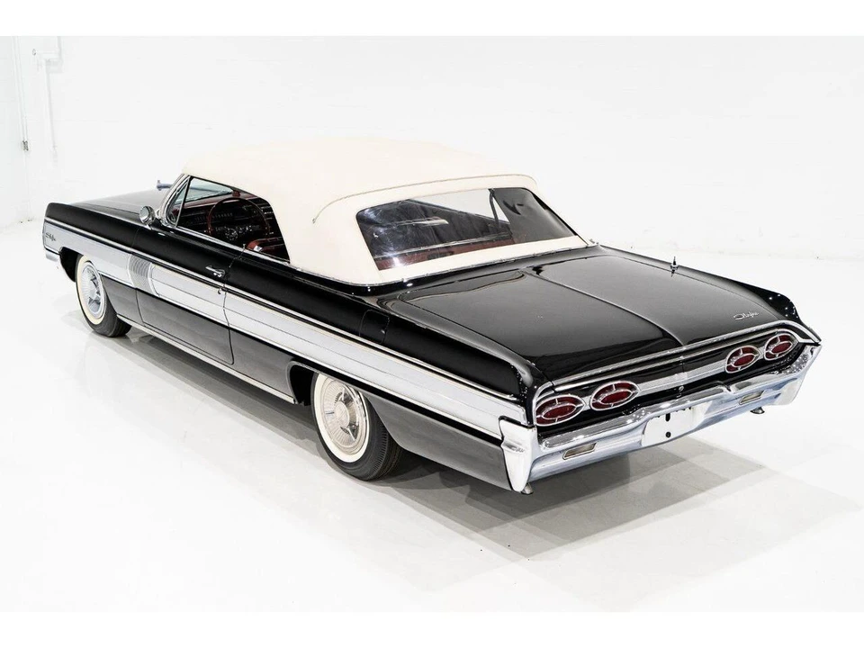 1962 Oldsmobile Starfire - Image 7 of 31
