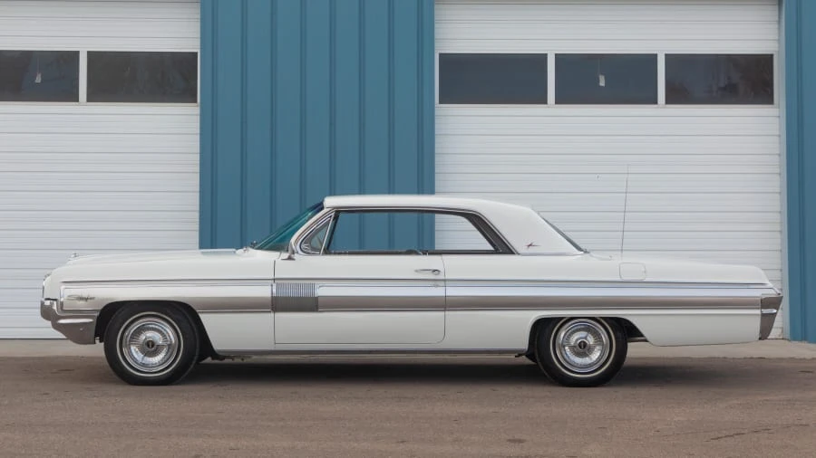 1962 Oldsmobile Starfire - Image 2 of 12