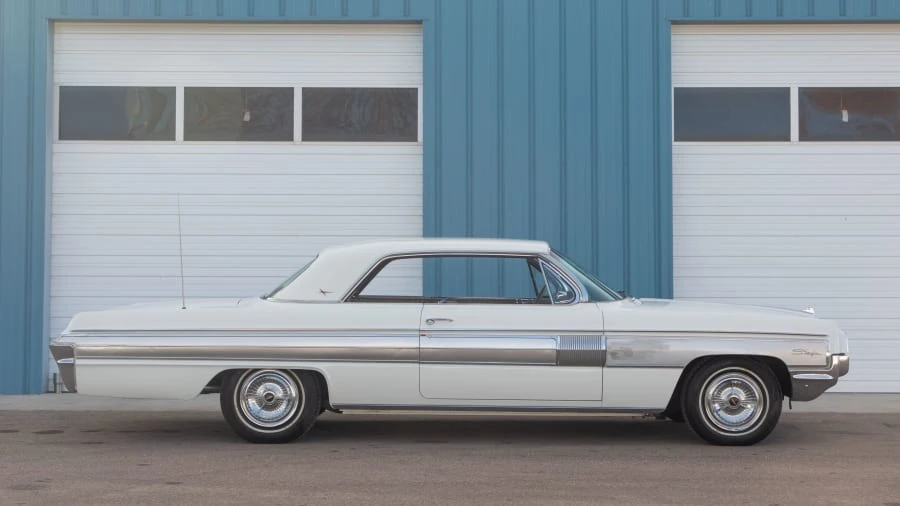 1962 Oldsmobile Starfire - Image 8 of 12