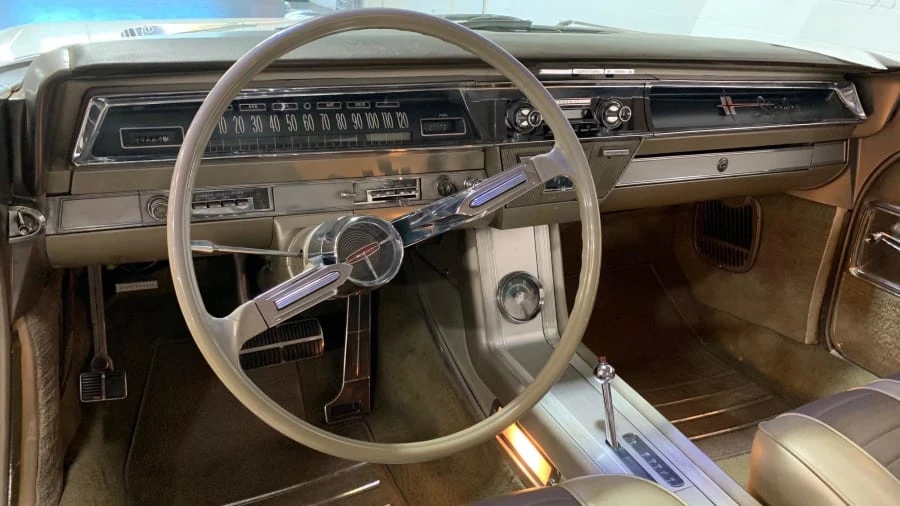 1962 Oldsmobile Starfire - Image 4 of 7