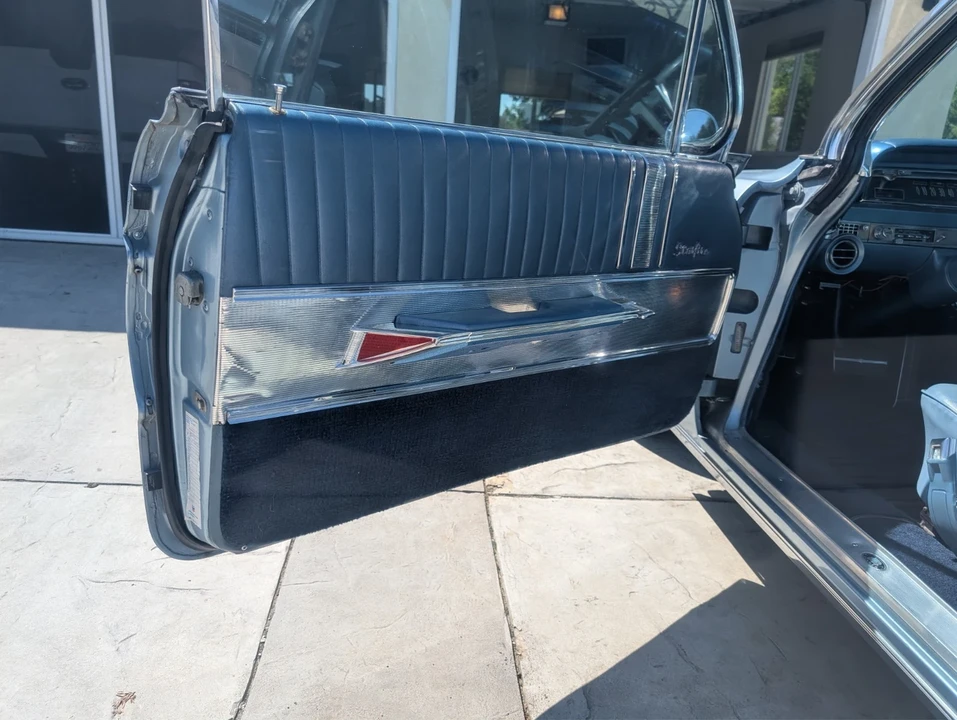 1962 Oldsmobile Starfire - Image 6 of 17