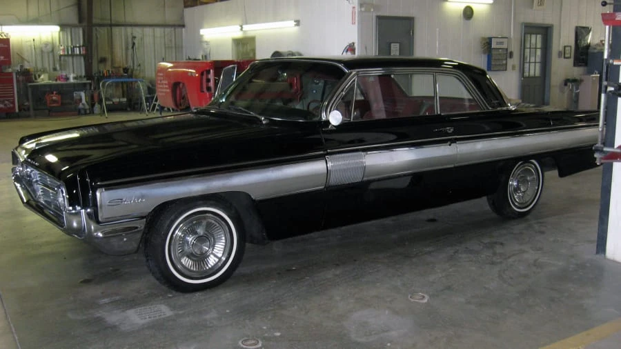 1962 Oldsmobile Starfire - Image 2 of 3
