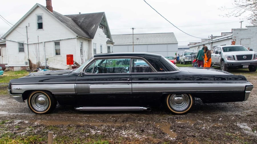 1962 Oldsmobile Starfire - Image 2 of 10