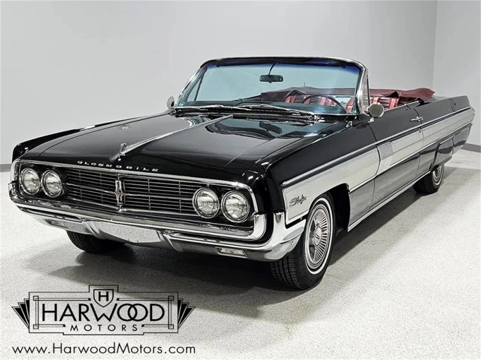 1962 Oldsmobile Starfire - Image 2 of 31