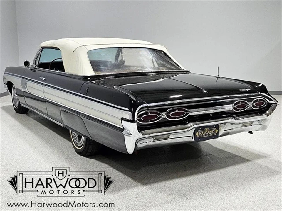 1962 Oldsmobile Starfire - Image 7 of 31