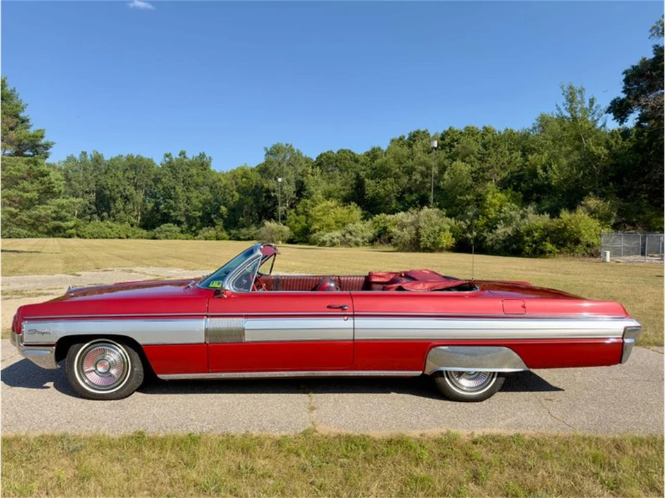 1962 Oldsmobile Starfire - Image 21 of 31