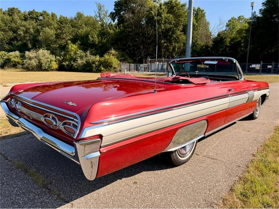 1962 Oldsmobile Starfire - Image 9 of 31