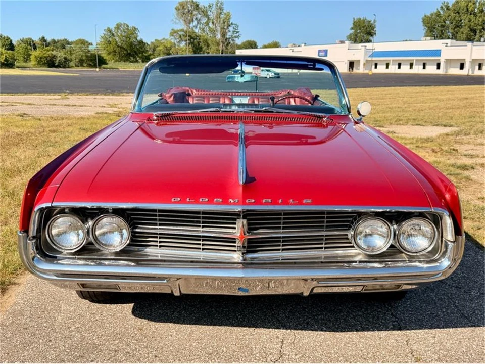1962 Oldsmobile Starfire - Image 7 of 31