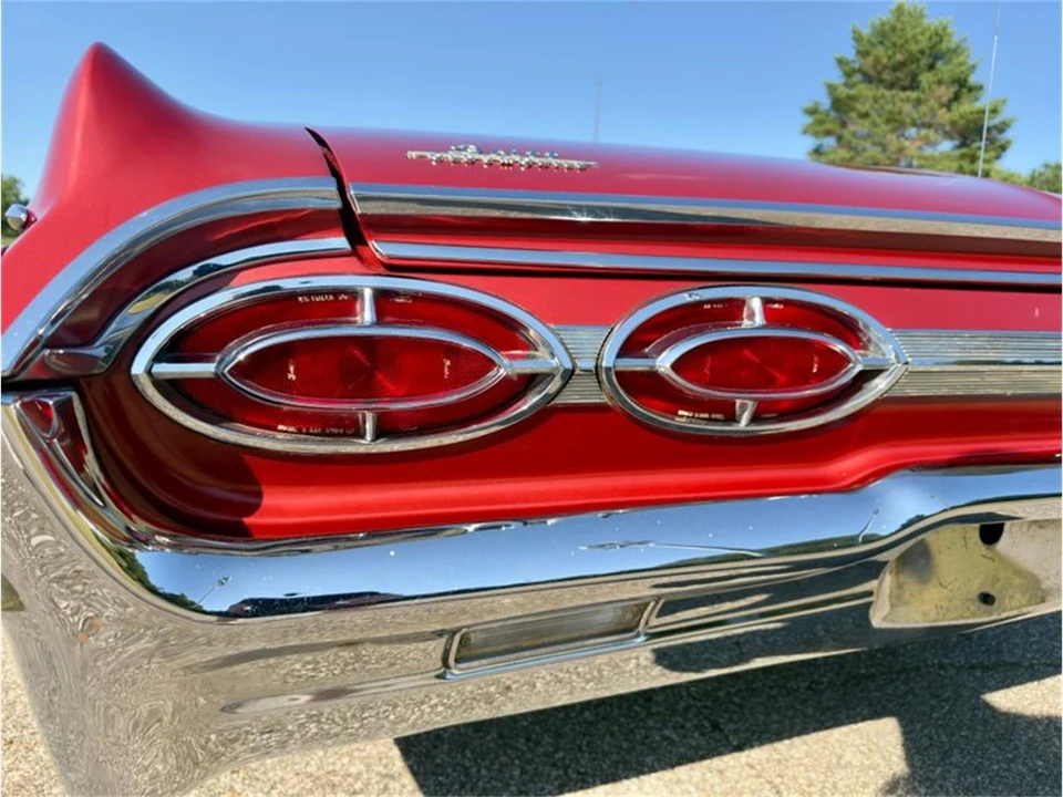 1962 Oldsmobile Starfire - Image 17 of 31