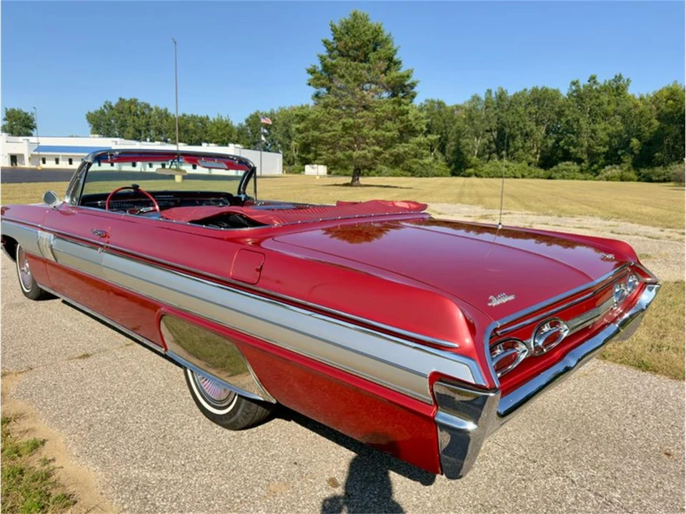1962 Oldsmobile Starfire - Image 20 of 31