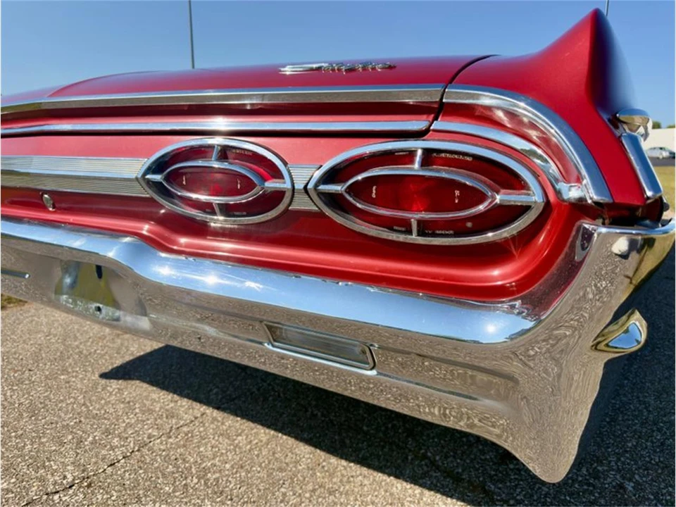 1962 Oldsmobile Starfire - Image 16 of 31