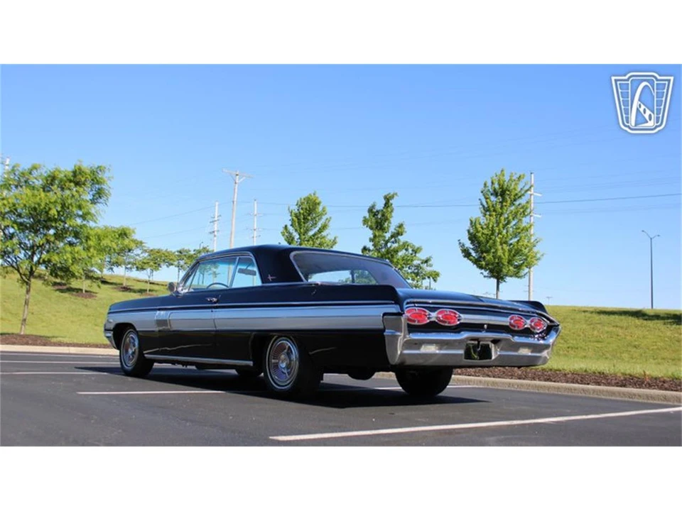 1962 Oldsmobile Starfire - Image 11 of 31