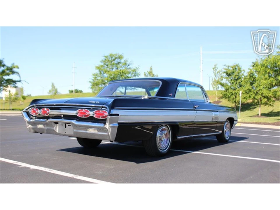1962 Oldsmobile Starfire - Image 16 of 31