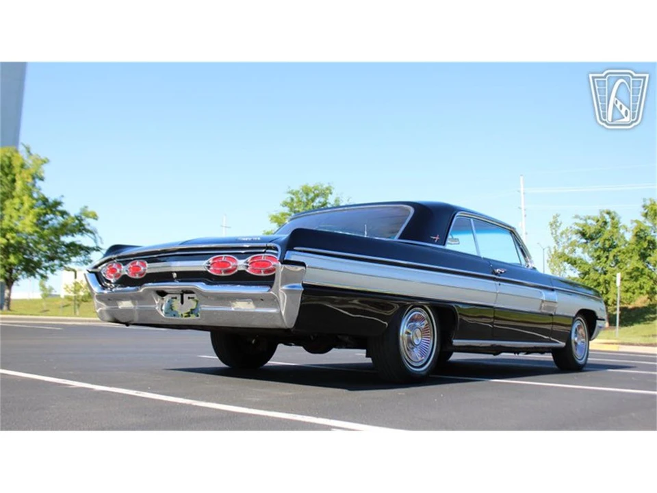 1962 Oldsmobile Starfire - Image 17 of 31
