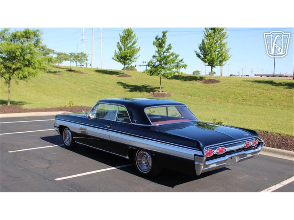 1962 Oldsmobile Starfire - Image 8 of 31