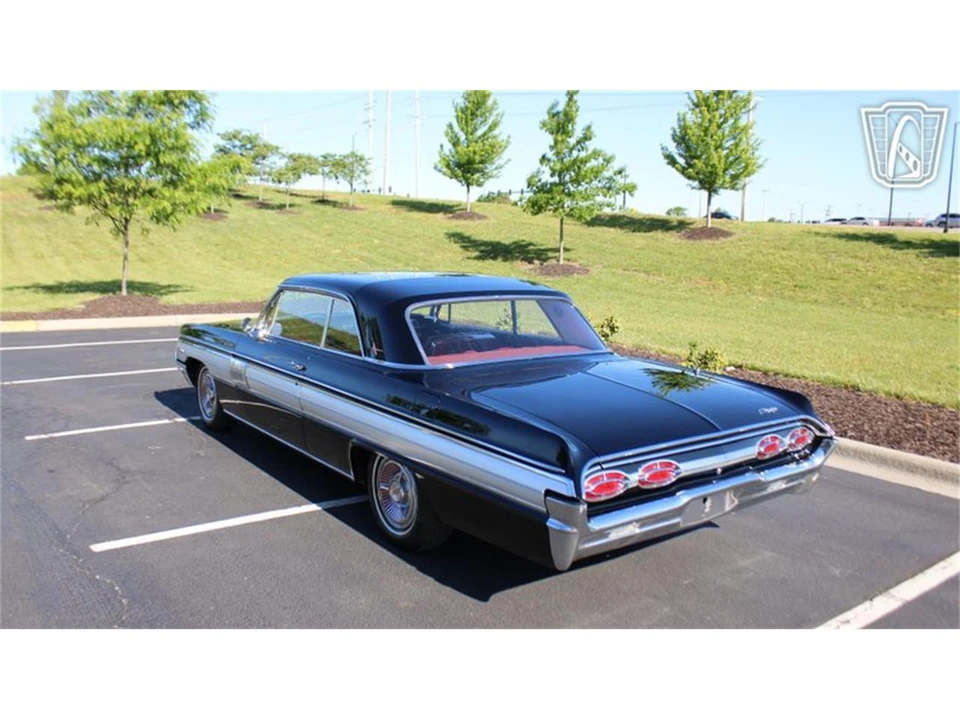 1962 Oldsmobile Starfire - Image 9 of 31