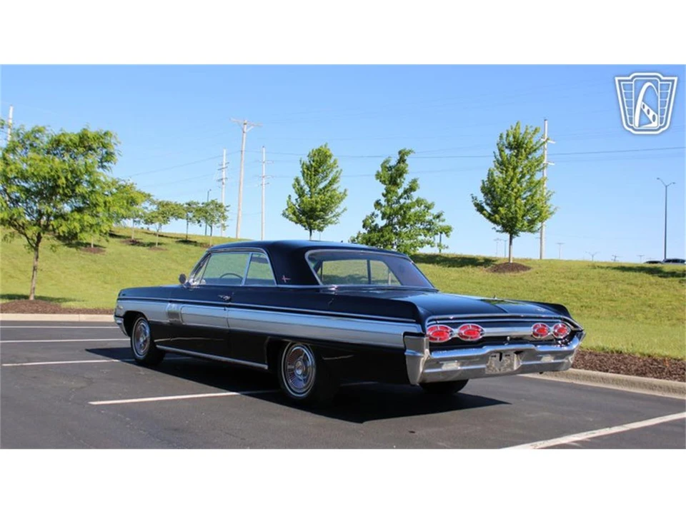 1962 Oldsmobile Starfire - Image 10 of 31