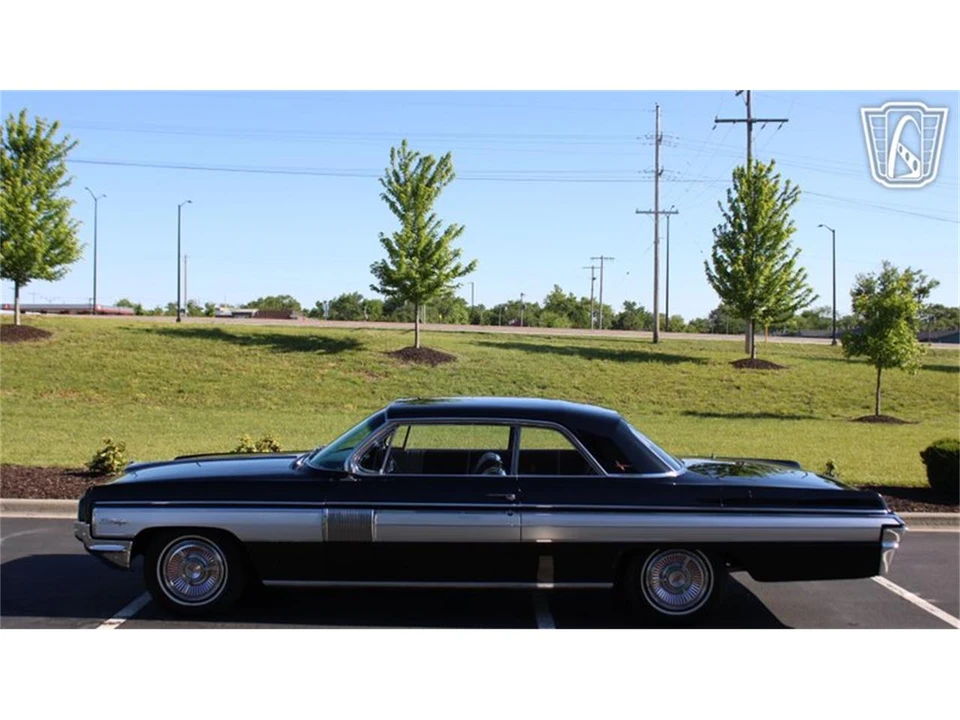 1962 Oldsmobile Starfire - Image 5 of 31
