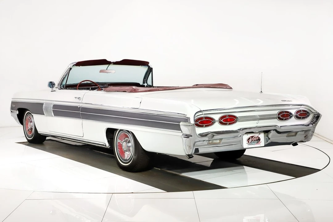 1962 Oldsmobile Starfire - Image 6 of 12
