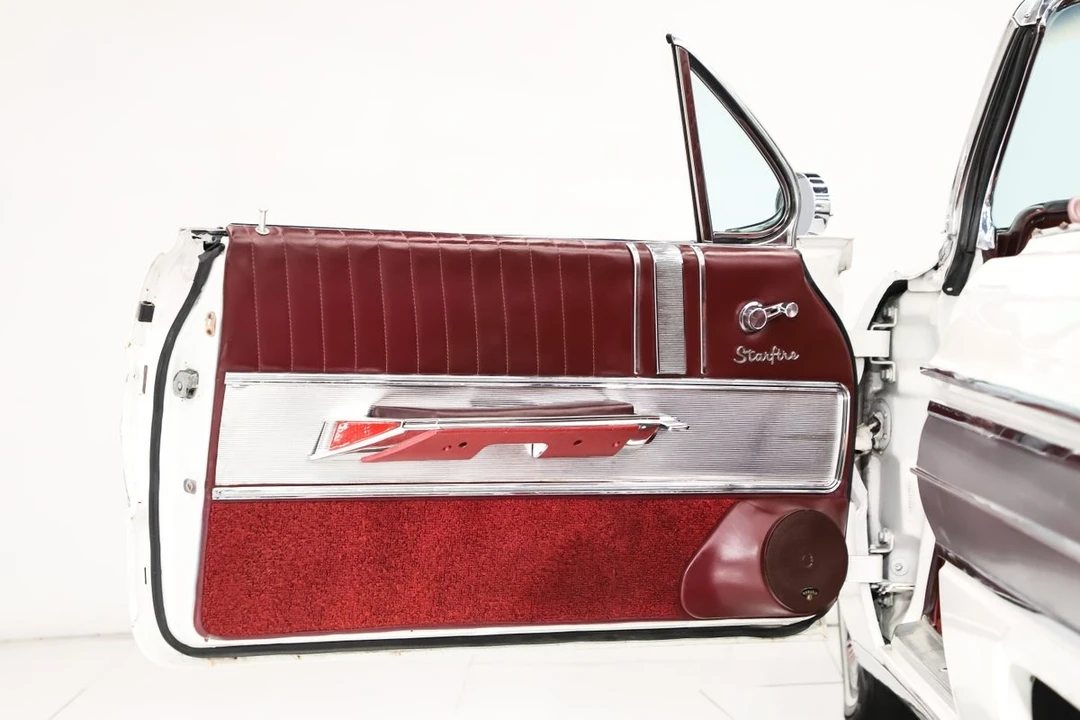 1962 Oldsmobile Starfire - Image 7 of 12