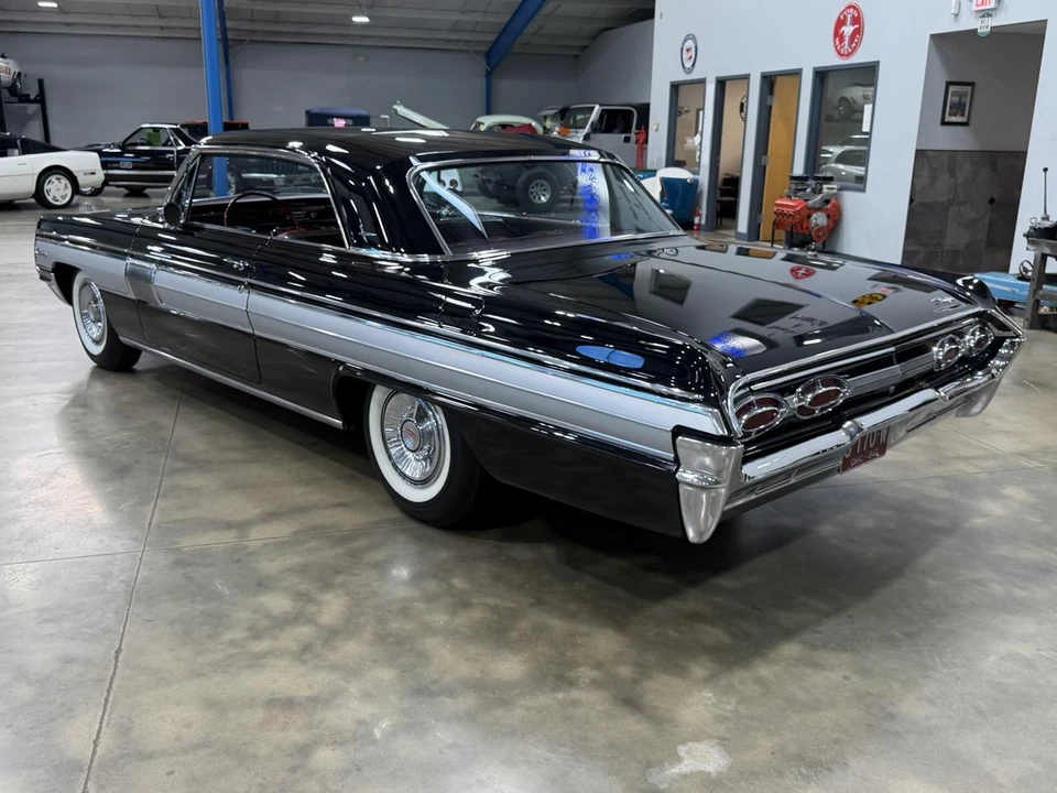 1962 Oldsmobile Starfire - Image 5 of 31
