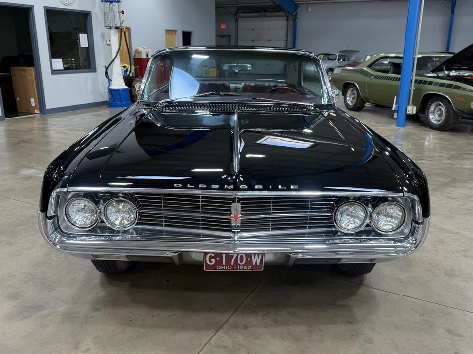 1962 Oldsmobile Starfire - Image 8 of 31