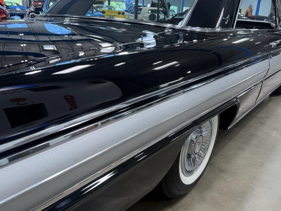 1962 Oldsmobile Starfire - Image 10 of 31