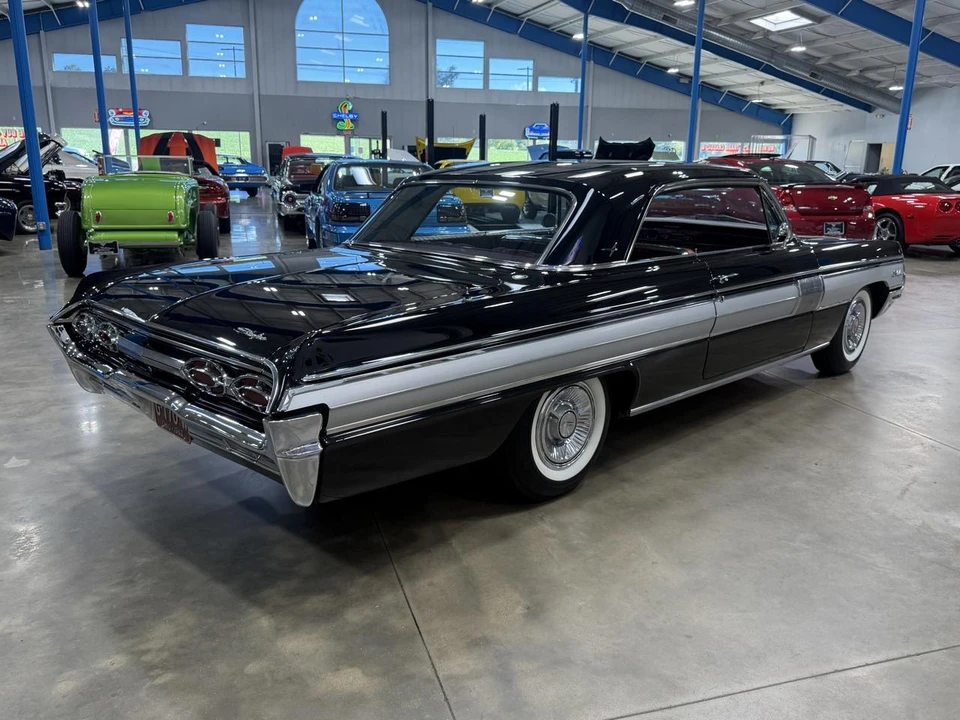 1962 Oldsmobile Starfire - Image 3 of 31
