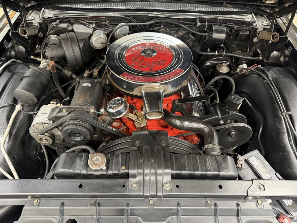 1962 Oldsmobile Starfire - Image 20 of 31