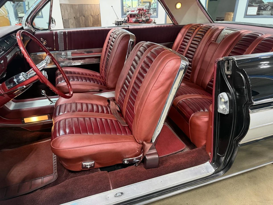 1962 Oldsmobile Starfire - Image 24 of 31
