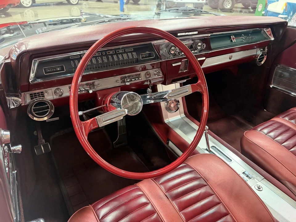 1962 Oldsmobile Starfire - Image 25 of 31