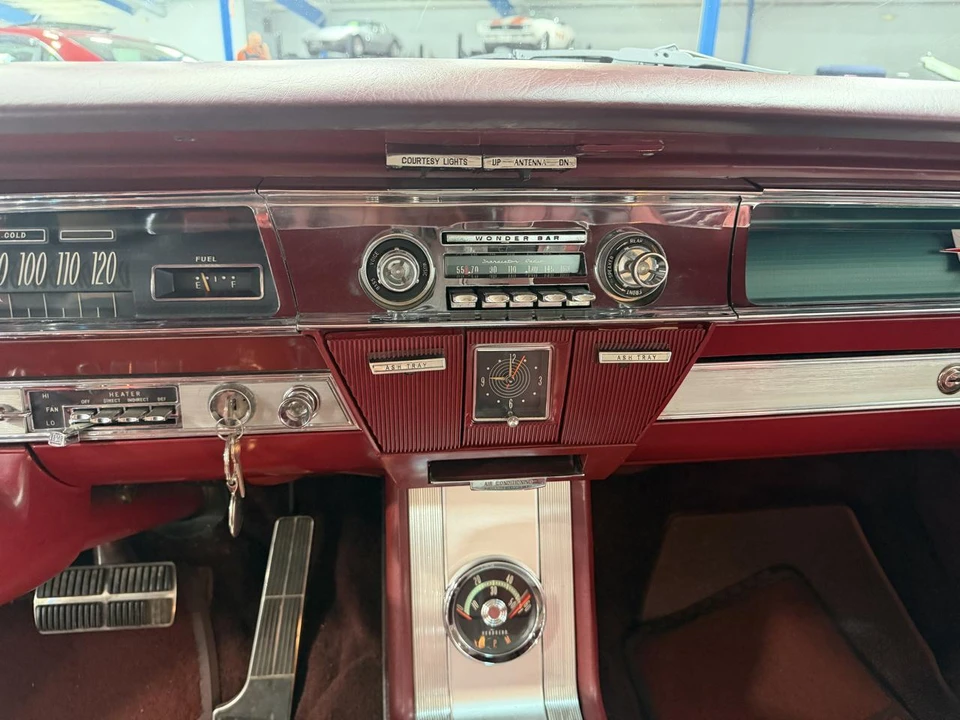 1962 Oldsmobile Starfire - Image 27 of 31