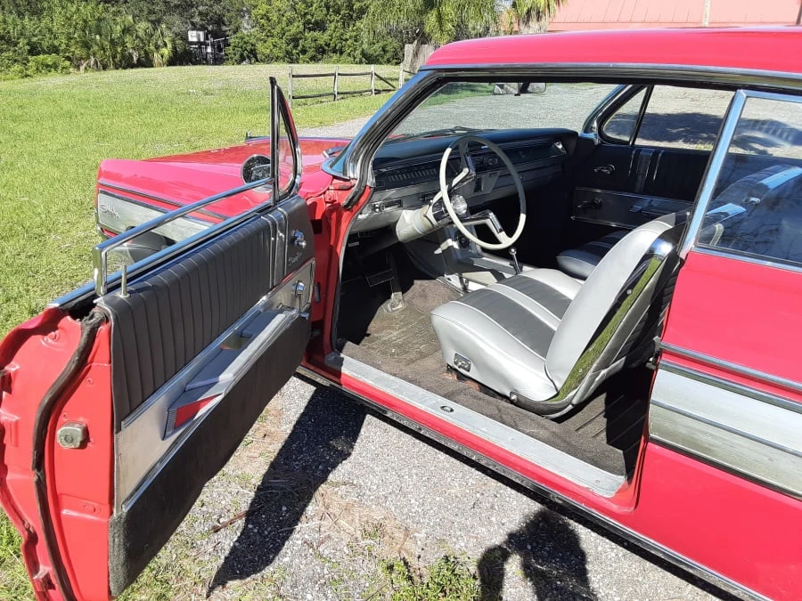 1962 Oldsmobile Starfire - Image 4 of 14