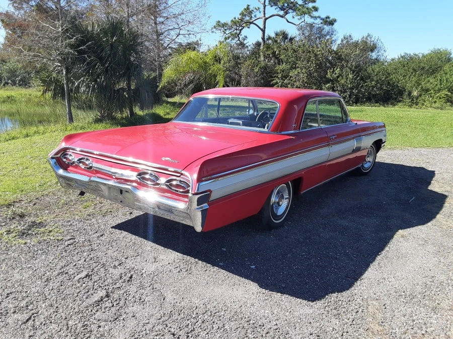 1962 Oldsmobile Starfire - Image 12 of 14